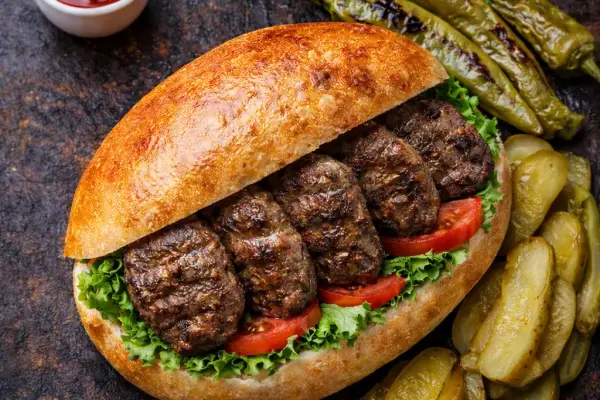 Tombik Ekmek Arası Dana Köfte